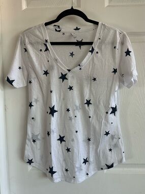Z-Supply Star Print V-Neck Women's T-Shirt - White with Navy Stars